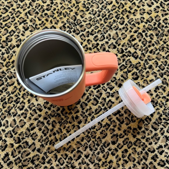 Stanley tumbler (30 oz) (NWT) - Picture 11 of 12